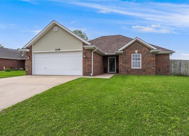 Property at 1308 E Freedom St, Siloam Springs, AR 72761, 3 beds, 2 baths
