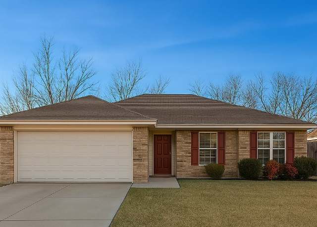 Property at 1171 S Splash Dr, Fayetteville, AR 72701, 3 beds, 2 baths
