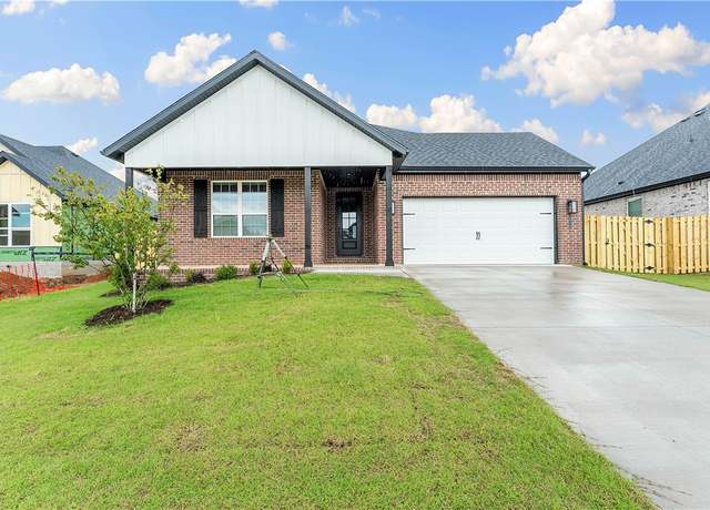 Property at 1814 Edwards St, Pea Ridge, AR 72751, 3 beds, 2 baths