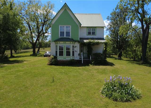 Property at 306 College St, Huntsville, AR 72740, 2 beds, 2 baths