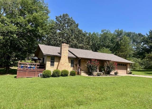 Property at 108 Lakeview Cir, Russellville, AR 72802, 3 beds, 2 baths