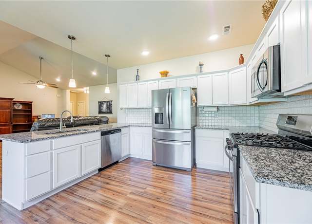Property at 46 Penzance Dr, Bella Vista, AR 72714, 3 beds, 2 baths