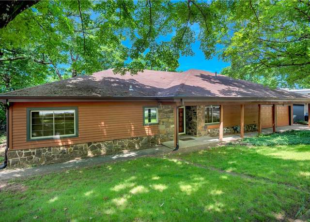 Property at 203 N Oklahoma Way, Fayetteville, AR 72701, 3 beds, 2 baths