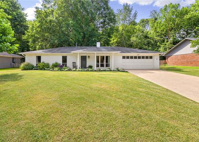 Property at 3247 Warwick Dr, Fayetteville, AR 72703, 3 beds, 2 baths