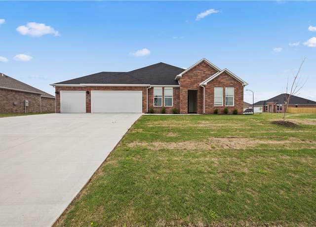 Property at 7000 Sugarloaf St, Siloam Springs, AR 72761, 4 beds, 2 baths