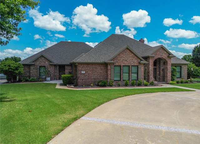Property at 137 Woodcliff Rd, Springdale, AR 72764, 4 beds, 3.5 baths