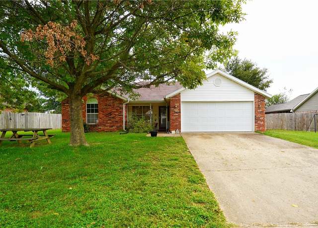 Property at 125 S Bailey St, Lowell, AR 72745, 3 beds, 2 baths