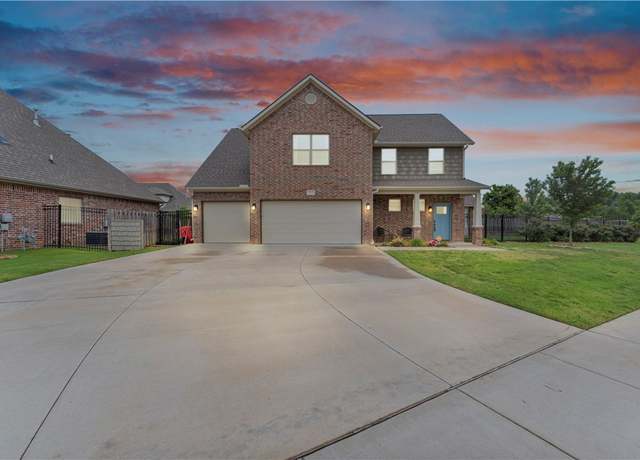 Property at 203 SW Highland Rd, Bentonville, AR 72712, 4 beds, 3.5 baths