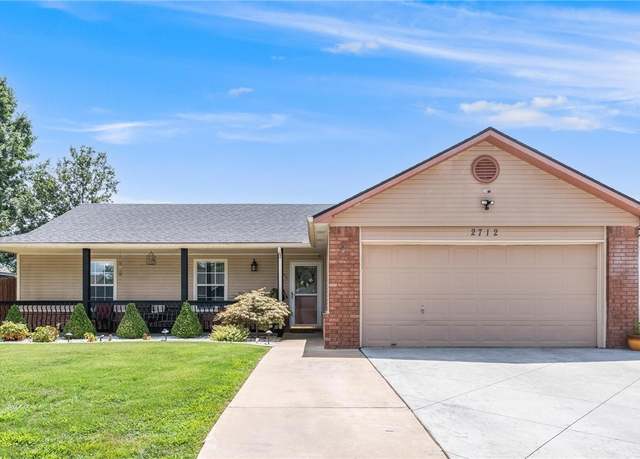 Property at 2712 W Easy St, Rogers, AR 72756, 3 beds, 2 baths