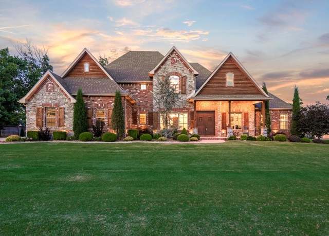 Property at 1322 Royal Ave, Centerton, AR 72719, 4 beds, 4 baths