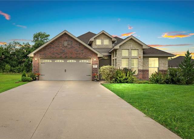 Property at 1669 Leighten Ct, Webb City, MO 64870, 3 beds, 2 baths