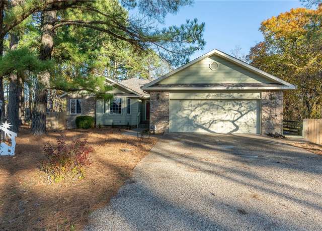 Property at 15 Crosshill Dr, Bella Vista, AR 72715, 2 beds, 2.5 baths