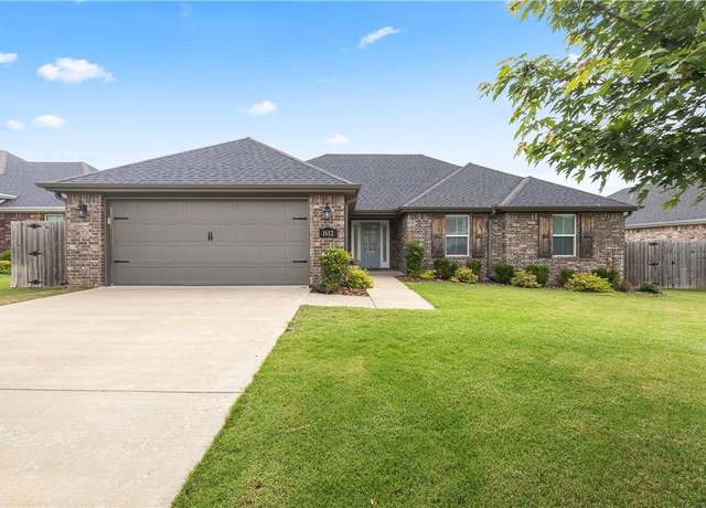 Property at 1612 S Bayberry Ave, Fayetteville, AR 72701, 3 beds, 2 baths