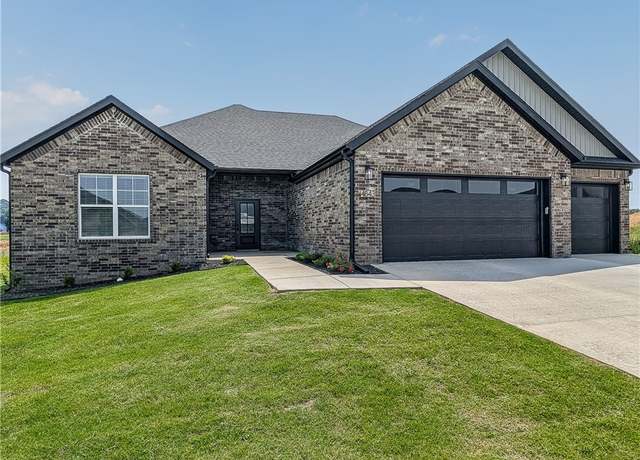 Property at 4843 Farmhouse St, Springdale, AR 72762, 4 beds, 2.5 baths