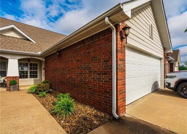 Property at 904 S Lafayette St, Rogers, AR 72758, 4 beds, 2 baths