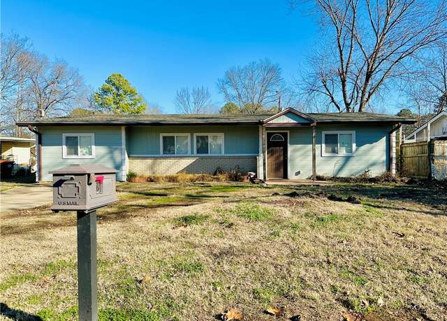 Property at 211 S Laredo Ave, Russellville, AR 72801, 3 beds, 2 baths