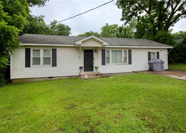 Property at 204 Kate Smith St, Prairie Grove, AR 72753, 2 beds, 1 bath