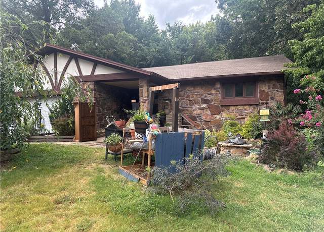 Property at 11 Shepton Ln, Bella Vista, AR 72715, 3 beds, 3 baths