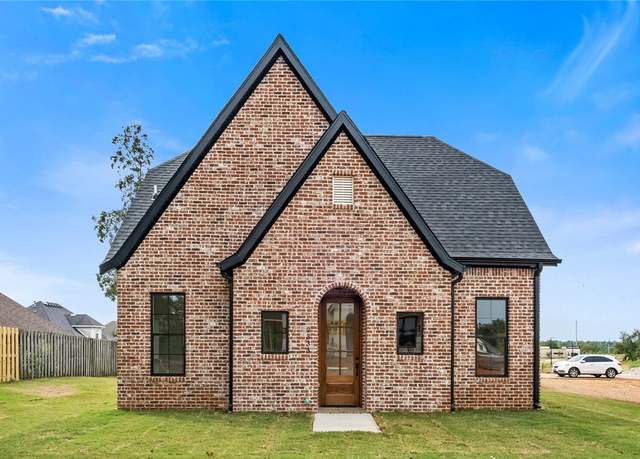 Property at 2403 S 31st St, Rogers, AR 72758, 3 beds, 2.5 baths