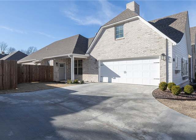 Property at 3757 W Somerville Ln, Fayetteville, AR 72704, 3 beds, 3 baths