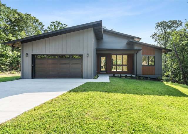 Property at 1 Langholm Ln, Bella Vista, AR 72715, 2 beds, 2 baths