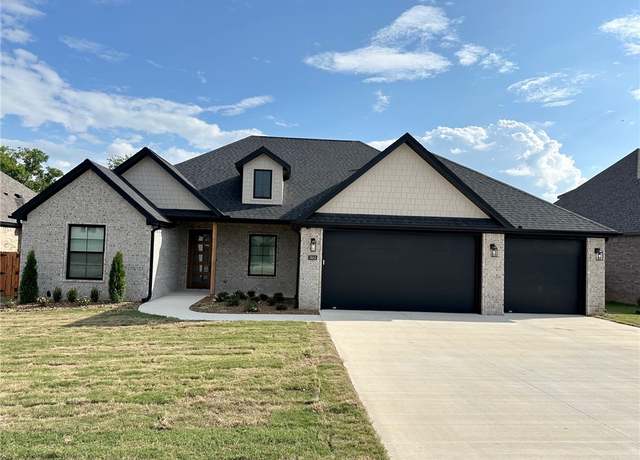 Property at 7681 Via Roma Ave, Springdale, AR 72762, 4 beds, 3 baths