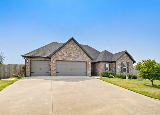 Property at 18367 Phelps Cir, Fayetteville, AR 72704, 4 beds, 2 baths