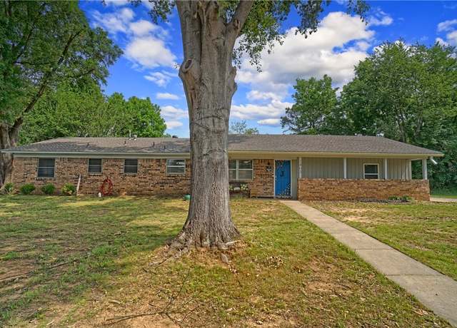 Property at 1403 E G St, Russellville, AR 72801, 4 beds, 2 baths