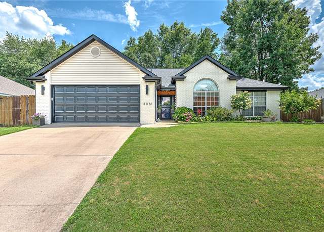 Property at 3061 White Oak Pl, Springdale, AR 72762, 3 beds, 2 baths