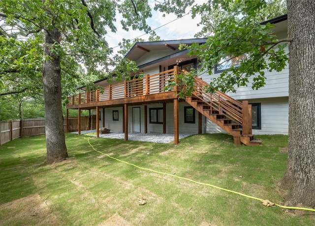 Property at 1143 N Oak Dr, Fayetteville, AR 72701, 4 beds, 3.5 baths