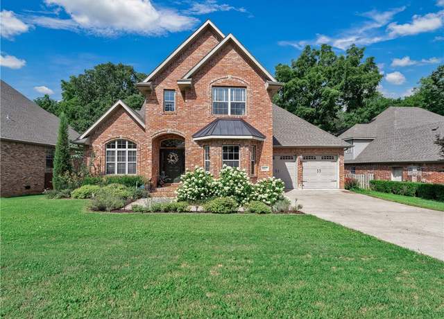 Property at 1837 N Trillium Ln, Fayetteville, AR 72704, 4 beds, 3.5 baths