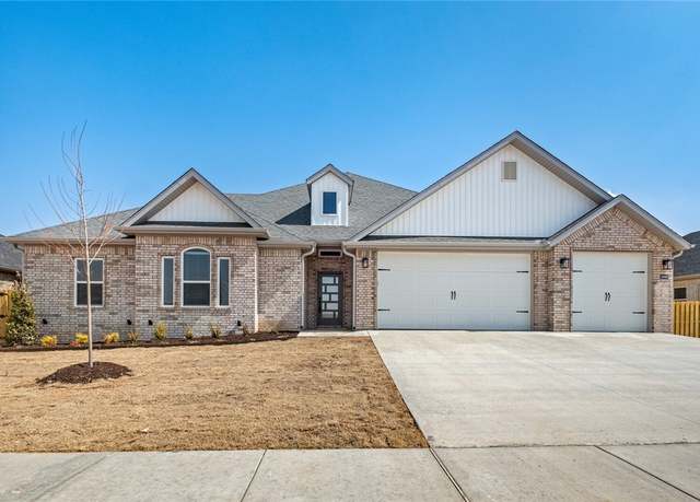 Property at 2008 Charles St, Pea Ridge, AR 72751, 4 beds, 2.5 baths