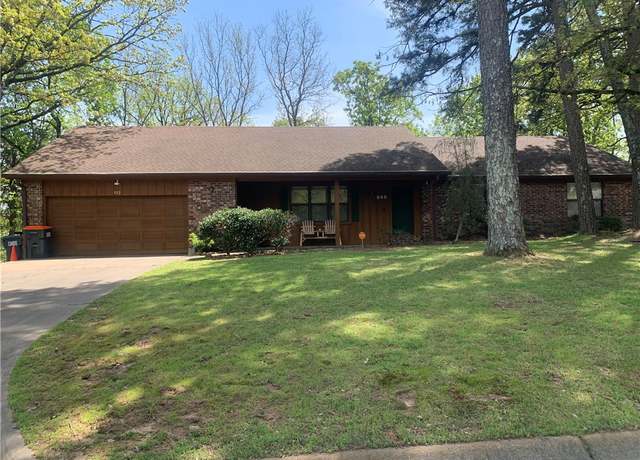 Property at 112 Canterbury Cir, Russellville, AR 72802, 3 beds, 2 baths