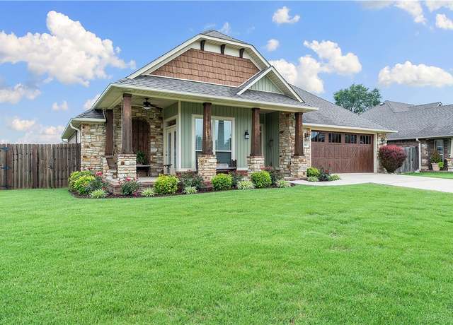 Property at 203 Crawford St, Pea Ridge, AR 72751, 3 beds, 2 baths
