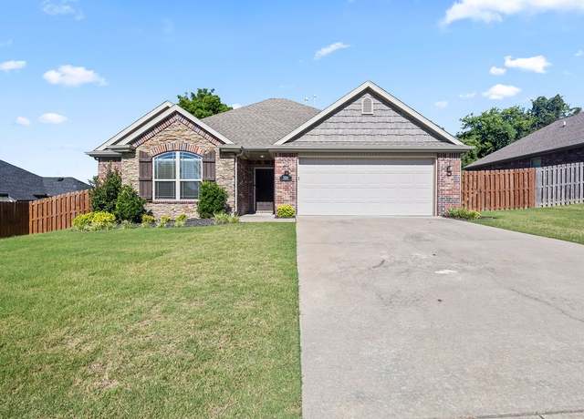 Property at 3201 N Raven Ln, Fayetteville, AR 72704, 3 beds, 2 baths