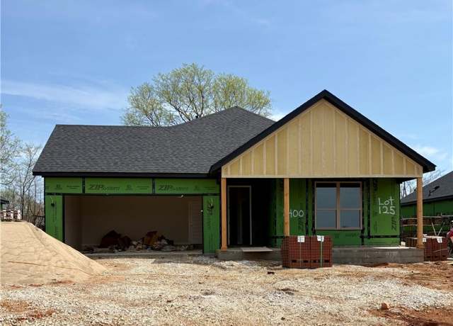 Property at 1400 Christman St, Pea Ridge, AR 72751, 3 beds, 2 baths