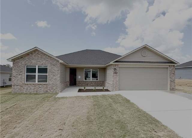 Property at 1407 E Piedmont Ct, Siloam Springs, AR 72761, 4 beds, 2 baths