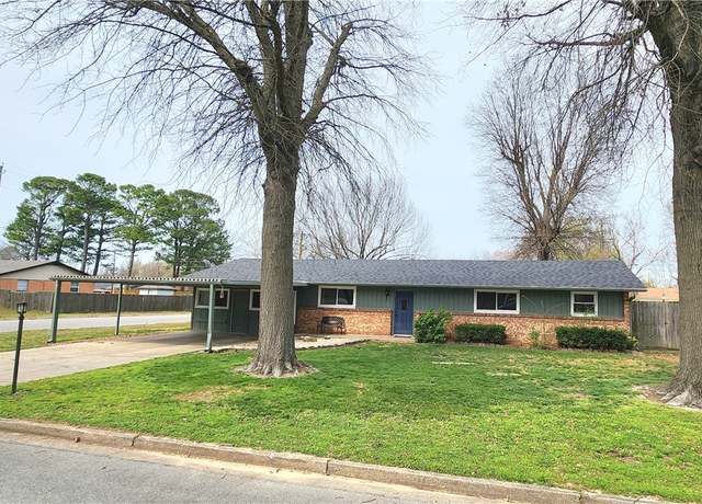 Property at 1914 Dee Ave, Springdale, AR 72762, 4 beds, 2.5 baths