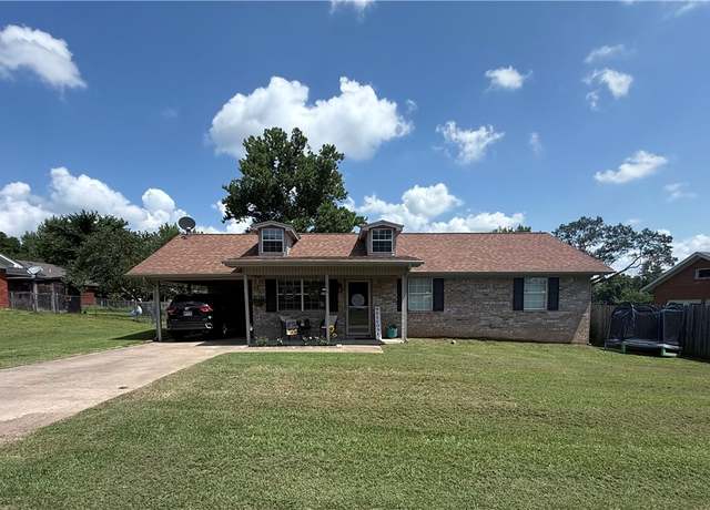 Property at 604 W Carver St, Ozark, AR 72949, 3 beds, 1 bath