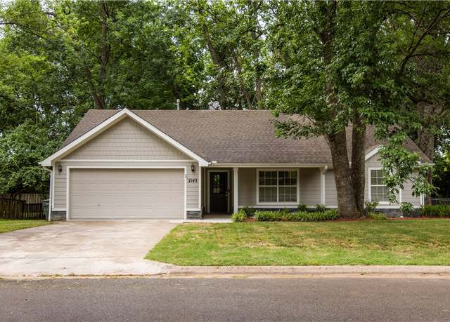 Property at 2143 W Loren Cir, Fayetteville, AR 72701, 3 beds, 2 baths