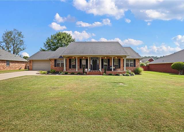 Property at 907 Muscadine Ln, Russellville, AR 72801, 3 beds, 2.5 baths