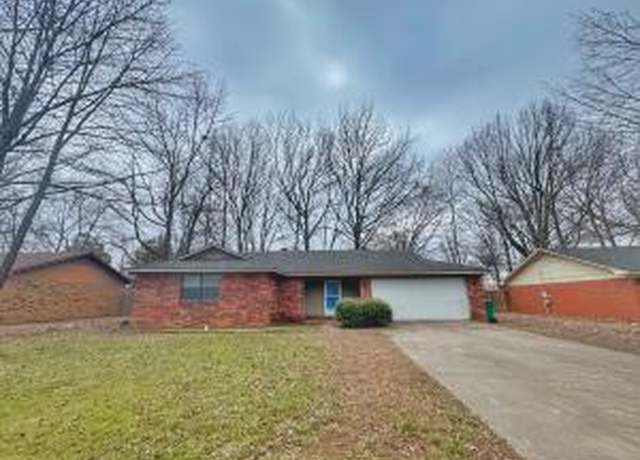 Property at 1815 Meadow Brook Ln, Russellville, AR 72802, 3 beds, 2 baths