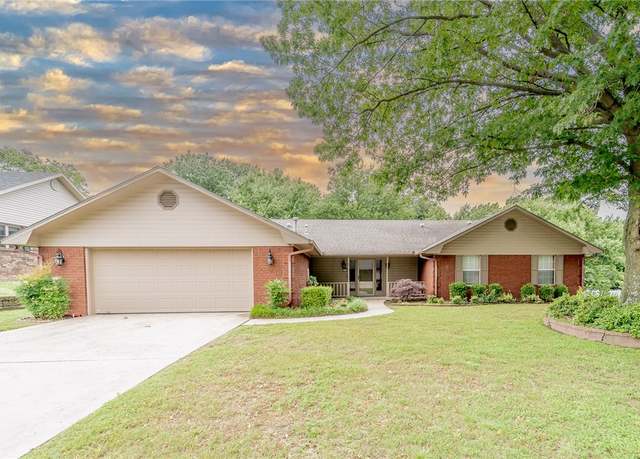 Property at 1702 Granada Dr, Springdale, AR 72762, 3 beds, 2.5 baths