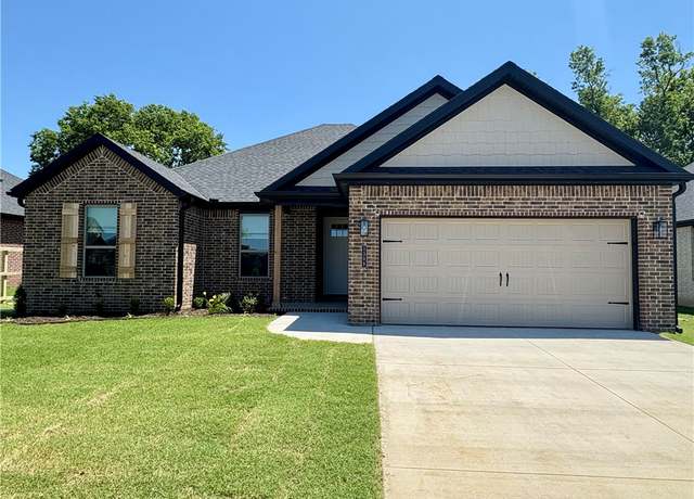 Property at 1308 Christman St, Pea Ridge, AR 72751, 4 beds, 2 baths