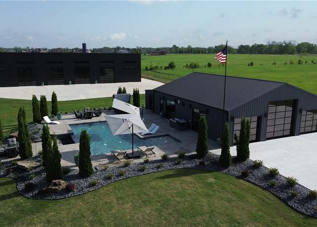 Property at 11390 Walters Rd, Bentonville, AR 72712, 2 beds, 2 baths