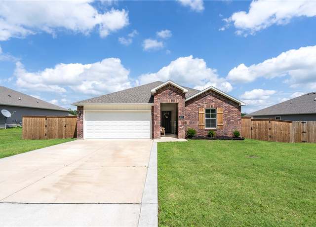 Property at 608 Comanche Dr, Gentry, AR 72734, 4 beds, 2 baths