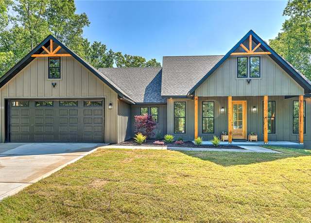 Property at 103 Murphy Dr, Bella Vista, AR 72715, 3 beds, 2 baths
