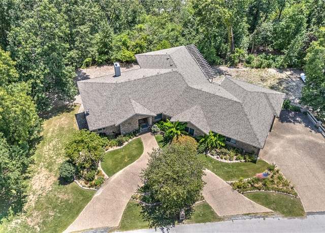 Property at 50 Eriboll Ln, Bella Vista, AR 72715, 4 beds, 3 baths