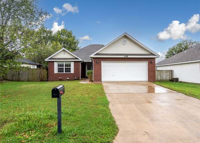 Property at 406 Glenwood Pl, Siloam Springs, AR 72761, 4 beds, 2 baths