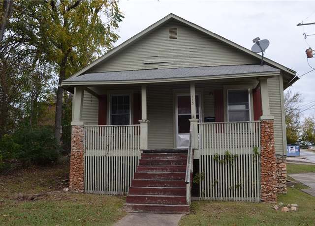 Property at 115 Erie Ave, Harrison, AR 72601, 3 beds, 2 baths